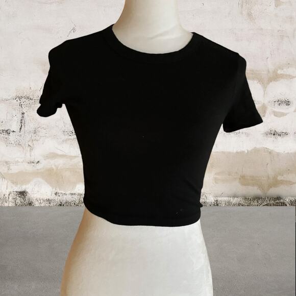 Wild Fable Women's Black Short Sleeve Crop Top - Size XS - Picture 2 of 6